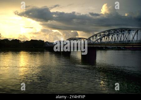 Asien. Vietnam. Trang Tien Brücke Über Den Parfümfluss In Huè Stockfoto