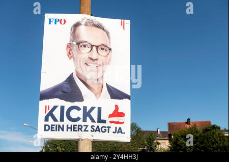 Feldkirch Vorarlberg Österreich 18. September 2024 am 29. September gehen die Österreicher zur Wahl des 28. Nationalrates, des Unterhauses des zweikammerparlaments Österreichs. Im Vorfeld der Wahl hängen Wahlplakate in Feldkirch. Herbert Kickl FPÖ wahl, Nationalratswahl, Österreich,Oesterreich, Nationalrat,zweite Kammer, Österreich, Parlament, Wahlplakate Stockfoto