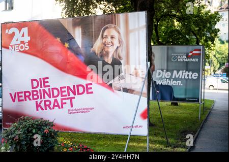 Feldkirch Vorarlberg Österreich 18. September 2024 am 29. September gehen die Österreicher zur Wahl des 28. Nationalrates, des Unterhauses des zweikammerparlaments Österreichs. Im Vorfeld der Wahl hängen Wahlplakate in Feldkirch. Beate Meinl-Reisinger NEOS wahl, Nationalratswahl, Österreich,Oesterreich, Nationalrat,zweite Kammer, Österreich, Parlament, Wahlplakate Stockfoto