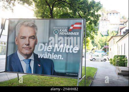 Feldkirch Vorarlberg Österreich 18. September 2024 am 29. September gehen die Österreicher zur Wahl des 28. Nationalrates, des Unterhauses des zweikammerparlaments Österreichs. Im Vorfeld der Wahl hängen Wahlplakate in Feldkirch. Karl Nehammer ÖVP wahl, Nationalratswahl, Österreich, Oesterreich, Nationalrat, zweite Kammer, Österreich, Parlament, Wahlplakate, ovp Stockfoto