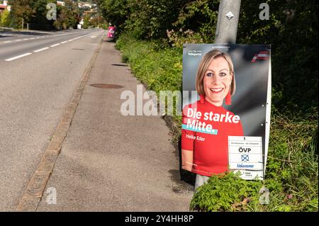 Feldkirch Vorarlberg Österreich 18. September 2024 am 29. September gehen die Österreicher zur Wahl des 28. Nationalrates, des Unterhauses des zweikammerparlaments Österreichs. Im Vorfeld der Wahl hängen Wahlplakate in Feldkirch. Feldkirch Vorarlberg Österreich 18 September 2024 Heike Eder ÖVP wahl, Nationalratswahl, Österreich,Oesterreich, Nationalrat,zweite Kammer, Österreich, Parlament, Wahlplakate, ovp Stockfoto