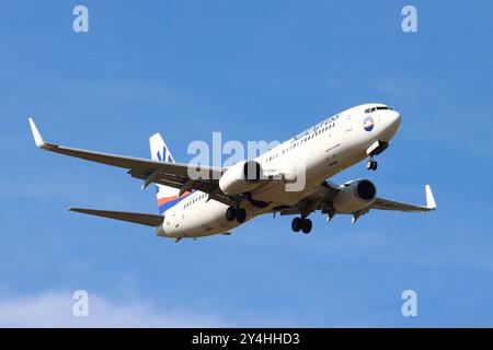 YR-HLA, Sun Express, Boeing 737-800, am 17. September 2024 beim endgültigen Anflug zum Flughafen London Stansted, Essex, UK Stockfoto