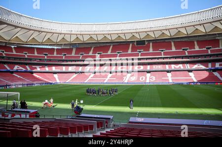 Madrid, Spanien. September 2024. Fußball: Champions League, vor dem Spiel zwischen Atletico Madrid und RB Leipzig im Estadio Metropolitano. Leipzigs Spieler trainieren im Stadion. Quelle: Jan Woitas/dpa/Alamy Live News Stockfoto