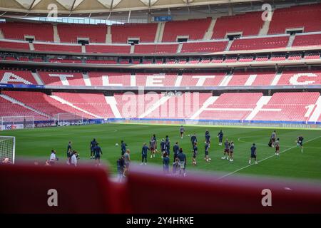 Madrid, Spanien. September 2024. Fußball: Champions League, vor dem Spiel zwischen Atletico Madrid und RB Leipzig im Estadio Metropolitano. Leipzigs Spieler trainieren im Stadion. Quelle: Jan Woitas/dpa/Alamy Live News Stockfoto