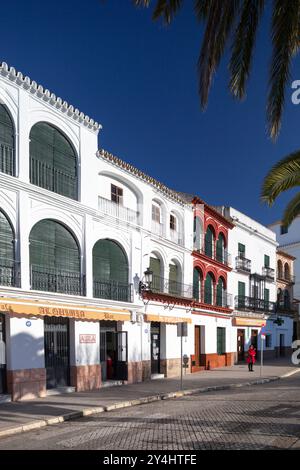 Carmona, Spanien, 8. Januar 2009, erkunden Sie die pulsierende Architektur des Platzes San Fernando in Carmona mit weiß getünchten Wänden und lebhaftem Mittelmeer Stockfoto