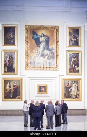 Sevilla, Spanien, 21. März 2009, Besuchergruppen erkunden den Sevillanischen Barockraum und bewundern exquisite Kunstwerke im Museum der Schönen Künste in Sevi Stockfoto