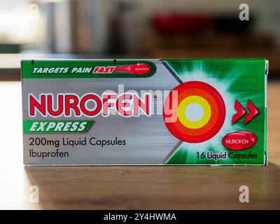 Manchester, Großbritannien, 18. September 2024: Schachtel mit Nurofen-Kapseln mit iboprofen-Schmerzmitteln. Stockfoto