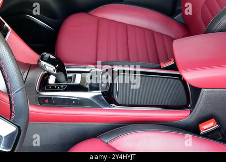 Moderner Innenraum. Roter Innenraum. Stockfoto