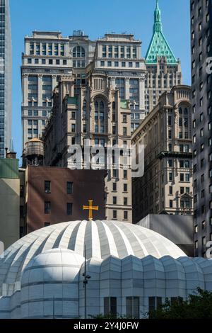 Die St. Nicholas Greek Orthodox Church befindet sich in der Nähe des 9/11 Memorial im Liberty Park, 2024 NYC, USA Stockfoto