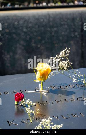 WTC Footprint Pool und Wasserfälle „Reflecting Abwesenheit“ im National September 11 Memorial, Lower Manhattan, New York City, USA 2024 Stockfoto