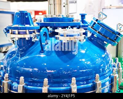 Chemischer Standardglasreaktor im Labor Stockfoto