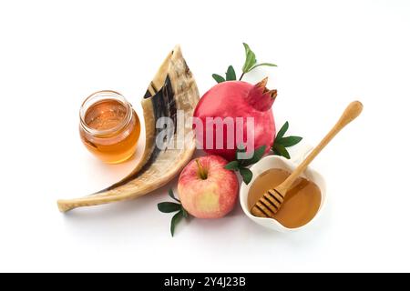 Rosh Hashanah Symbole. Traditionelle Rosch-Hashanah-Artikel wie Granatapfel, Apfel, Honig und Schofar Stockfoto