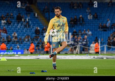 Manchester, Großbritannien. September 2024. Manchester City Mittelfeldspieler Bernardo Silva (20) während des Aufwärmens vor dem Spiel Manchester City FC gegen Inter Mailand UEFA Champions League Runde 1 im Etihad Stadium, Manchester, England, Großbritannien am 18. September 2024 Credit: Every Second Media/Alamy Live News Stockfoto