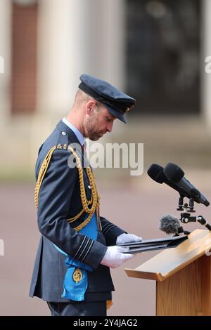 Image ©Lizenzierung an Parsons Media. 12/09/2024. Cranwell, Großbritannien. Der Prinz von Wales nimmt an der Sovereign’s Parade Teil. Royal Air Force College. Der Prince of Wales nimmt im Namen seiner Majestät König Charles III. An der Sovereign’s Parade Teil. Die Sovereign’s Parade umfasst Absolventen des „Commissioned Warrant Officers Course“ und des „Modular Initial Officer Training Course“. Insgesamt werden 48 Kadetten der Royal Air Force an der Parade teilnehmen, zusammen mit 4 internationalen Offizierskadetten aus Jordanien, Kenia, Pakistan und Uganda. Foto von Andrew Parsons / Parsons Media Stockfoto