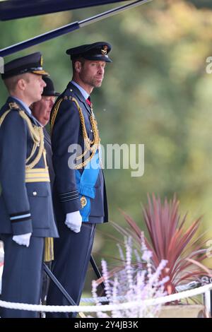 Image ©Lizenzierung an Parsons Media. 12/09/2024. Cranwell, Großbritannien. Der Prinz von Wales nimmt an der Sovereign’s Parade Teil. Royal Air Force College. Der Prince of Wales nimmt im Namen seiner Majestät König Charles III. An der Sovereign’s Parade Teil. Die Sovereign’s Parade umfasst Absolventen des „Commissioned Warrant Officers Course“ und des „Modular Initial Officer Training Course“. Insgesamt werden 48 Kadetten der Royal Air Force an der Parade teilnehmen, zusammen mit 4 internationalen Offizierskadetten aus Jordanien, Kenia, Pakistan und Uganda. Foto von Andrew Parsons / Parsons Media Stockfoto