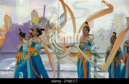 Moonfestival 2024 Shen Yun Bändchen Tanzaufführungen Stockfoto