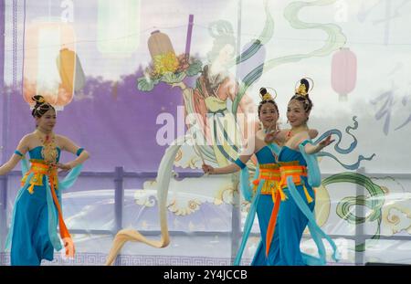 Moonfestival 2024 Shen Yun Bändchen Tanzaufführungen Stockfoto