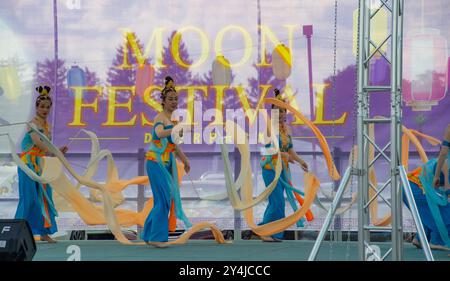 Moonfestival 2024 Shen Yun Bändchen Tanzaufführungen Stockfoto