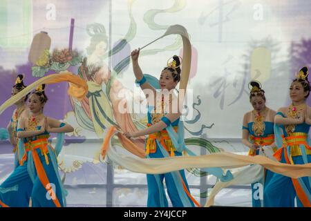 Moonfestival 2024 Shen Yun Bändchen Tanzaufführungen Stockfoto