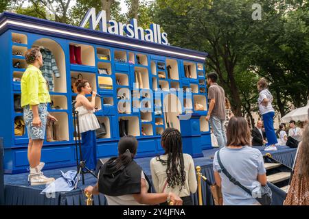 ÒMarshalls hat am Samstag, 7. September 2024 die Marke Good StuffÓ für das Kaufhaus Marshalls im Madison Square Park aktiviert. Marshalls ist eine Kette von Off-Price-Kaufhäusern im Besitz der TJX Companies, Eigentümer von TJ Maxx. (© Richard B. Levine) Stockfoto