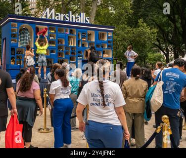 ÒMarshalls hat am Samstag, 7. September 2024 die Marke Good StuffÓ für das Kaufhaus Marshalls im Madison Square Park aktiviert. Marshalls ist eine Kette von Off-Price-Kaufhäusern im Besitz der TJX Companies, Eigentümer von TJ Maxx. (© Richard B. Levine) Stockfoto