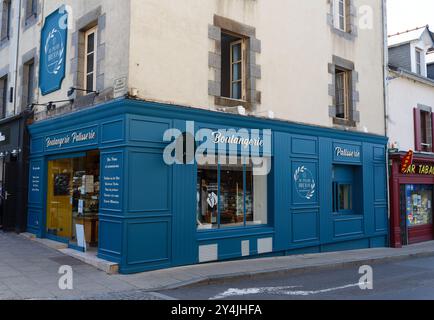 Cancale, Frankreich-Auguste 07, 2024 : die traditionelle Vintage Bäckerei und Konditorei Au Palais breton befindet sich im historischen Zentrum von Cancale, Bretagne. Stockfoto