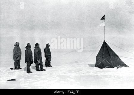 Norwegische Flagge am Südpol, Mitglieder von Roald Amundsens Südpol-Expedition 1910-12 am Pole, Dezember 1911, (von links nach rechts): Roald Amundsen, Helmer Hanssen, Sverre Hassel und Oscar Wisting Stockfoto