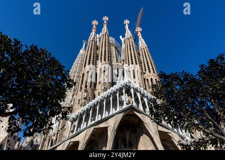 Antoni Gaudis berühmtestes architektonisches Unternehmen ist La Sagrada Familia in Barcelona, Spanien. Stockfoto