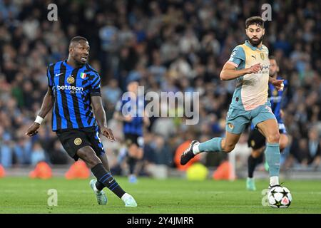 Manchester, Großbritannien. September 2024. Marcus Thuram von Inter Mailand spielt den Ball während des UEFA Champions League-Stadions Manchester City gegen Inter Mailand am 18. September 2024 im Etihad Stadium, Manchester, Großbritannien (Foto: Cody Froggatt/News Images) in Manchester, Großbritannien am 18. September 2024. (Foto: Cody Froggatt/News Images/SIPA USA) Credit: SIPA USA/Alamy Live News Stockfoto