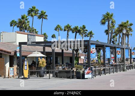 HUNTINGTON BEACH, KALIFORNIEN - 17. SEPTEMBER 2024: The Shor Restaurant and Market am Baordwalk in der Nähe des Huntington Beach Pier. Stockfoto