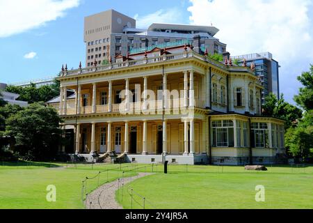 Das Haus im westlichen Stil der Familie Iwasaki, dem Gründer von Mitsubishi, entworfen von dem britischen Architekten Josiah Conder im Kyu-Iwasaki-tei Garden. Taitō, Tokio, Japan Stockfoto