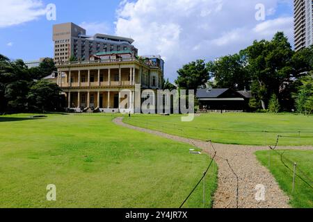 Das Haus im westlichen Stil der Familie Iwasaki, dem Gründer von Mitsubishi, entworfen von dem britischen Architekten Josiah Conder im Kyu-Iwasaki-tei Garden. Taitō, Tokio, Japan Stockfoto