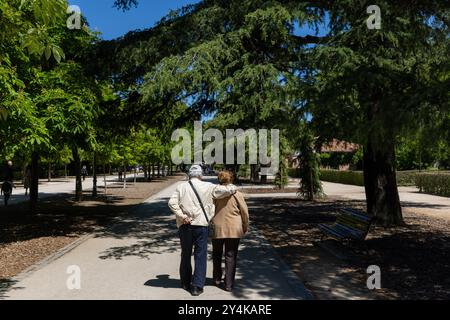 Der Retiro Park ist ein UNESCO-Weltkulturerbe und umfasst 350 Hektar in Madrid, Spanien. Stockfoto