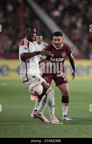 BUENOS AIRES, ARGENTINIEN - 18. SEPTEMBER 2024: Lanús und Independiente Medellín (DIM) standen sich am 18. September 2024 ab 21:30 Uhr im ersten Teil des Viertelfinals der Copa Sudamericana 2024 in Buenos Aires, Argentinien, gegenüber. Lanus erreichte die Top Acht des zweitwichtigsten Turniers Südamerikas auf Vereinsebene, nachdem er die aktuelle Meisterin Liga de Quito mit 5-2 besiegt hatte. Medellín seinerseits besiegte Palästina in der letzten Runde mit 6:2. Foto von UNAR Photo Stockfoto