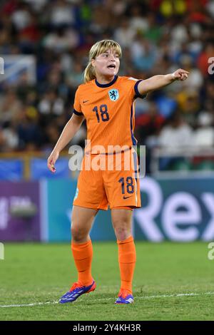 Cali, Kolumbien. September 2024. Nayomi Buikema aus den Niederlanden gibt der Mannschaft Anweisungen im Halbfinale des Spiels der FIFA U-20-Frauen-Weltmeisterschaft Kolumbien 2024 zwischen Japan und den Niederlanden im Olympischen Pascual Guerrero-Stadion in Cali am 18. September 2024. Foto: Alejandra Arango/DiaEsportivo/Alamy Live News Credit: DiaEsportivo/Alamy Live News Stockfoto