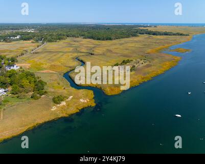 Marsh am Merrimack River aus der Vogelperspektive nahe der Flussmündung zum Atlantischen Ozean in der Stadt Salisbury, Massachusetts MA, USA. Stockfoto