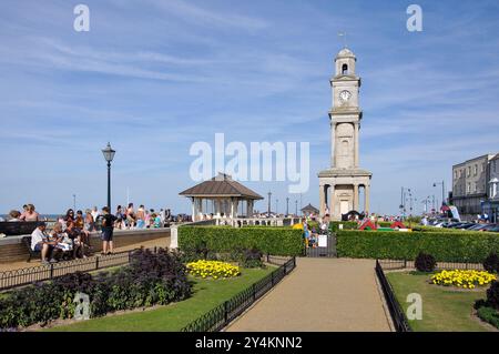 The Clock Tower and Gardens on Promenade, Herne Bay, Kent, England, Großbritannien Stockfoto