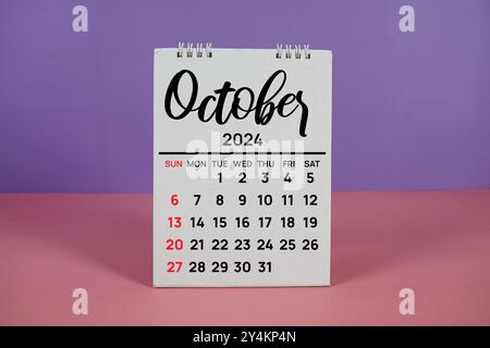 Monatlicher Tischkalender für Planung und Verwaltung im Oktober 2024 Stockfoto