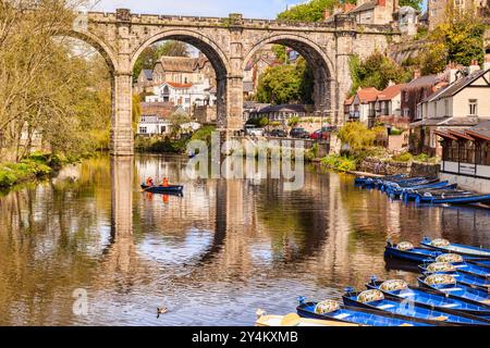 Das Eisenbahnviadukt in Knersborough und dem River Nidd, Yorkshire Dales, North Yorkshire, England, Vereinigtes Königreich Stockfoto