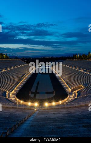 Dies ist ein nächtlicher Blick auf das Panathenaic-Stadion, ein beliebtes Reiseziel und UNESCO-Weltkulturerbe am 10. Mai 2023 in Athen, Griechenland Stockfoto