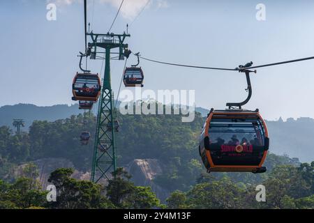 Blick auf die Ba Na Hills Seilbahn im Ba Na Hills Theme Park, ein beliebtes Reiseziel am 18. Mai 2023 in Danang, Vietnam Stockfoto