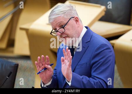 Edinburgh Schottland, Vereinigtes Königreich 18. September 2024. Kabinettssekretär für Verfassung, Auswärtige Angelegenheiten und Kultur Angus Robertson MSP im schottischen Parlament. Credit sst/alamy Live News Stockfoto