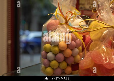 Mandelbonbons. Bunter Süßigkeiten Hintergrund, Mandelbonbons. Zuckerfest Stockfoto