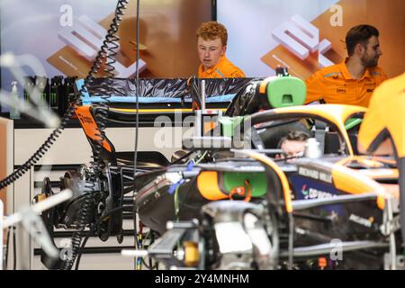 McLaren F1 Team MCL38, mechanischer Heckflügel während des Formel-1-Grand-Prix 2024 von Singapur, 18. Runde der Formel-1-Weltmeisterschaft 2024 vom 20. Bis 22. September 2024 auf dem Marina Bay Circuit in Singapur, Singapur Stockfoto