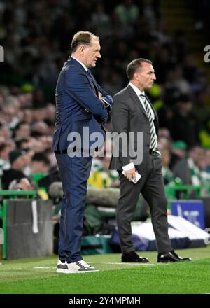 Glasgow, Großbritannien. September 2024. Vladimír Weiss Coach von ŠK Slovan Bratislava und Celtic Manager Brendan Rodgers während des Spiels der UEFA Champions League im Celtic Park, Glasgow. Der Bildnachweis sollte lauten: Neil Hanna/Sportimage Credit: Sportimage Ltd/Alamy Live News Stockfoto