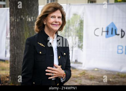 Berlin, Deutschland. September 2024. Königin Silvia von Schweden nimmt an der Spatenstich für Charite's Childhood House auf dem Campus Virchow-Klinikum Teil. Quelle: Jens Kalaene/dpa/Alamy Live News Stockfoto