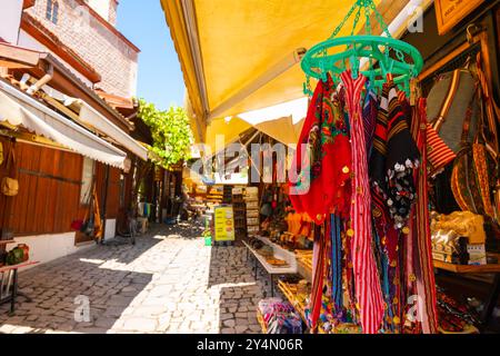 Souvenirläden im Basar von Safranbolu Stadt Karabuk. Karabuk Türkei - 7.29.2024 Stockfoto