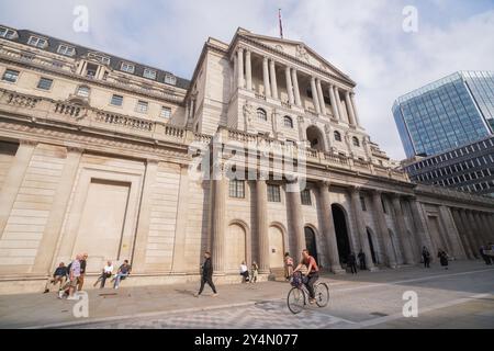 London, Großbritannien. 19. September 2024 Ein Blick auf die Bank of England in der Threadneedle Street heute Morgen. Der Währungsausschuss der Bank of England soll eine Ankündigung über Zinssätze machen, die trotz Erreichen des Inflationsziels von 2 Prozent unverändert bei 5 Prozent bleiben werden. Quelle: Amer Ghazzal/Alamy Live News Stockfoto