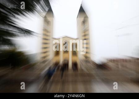 Der Vatikan erkannte das Phänomen des marienschreins Medjugorje nach 43 Jahren am 19. September 2024 in Medjugorje, Bosnien und Herzegowina. Das Dikasterium für die Glaubenslehre verlieh Medjugorje mit dem Segen von Papst Franziskus den Status „Nulla Osta“ (Nihil Obstat), was bedeutet, dass kirchliche Pilgerfahrten und Andachten in diesem Heiligtum erlaubt sind. Der Vatikan erklärte die Entscheidung damit, dass er die reichlich in Medjugorje erhaltenen spirituellen Früchte anerkennt, aber auch nicht auf die Frage der angeblichen Erscheinungen eingehen wird. Gläubige sind nicht verpflichtet, an den Supernatu zu glauben Stockfoto