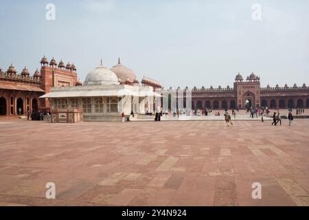 Agra, Uttar Pradesh / Indien - 7. Februar 2012 : Grab von Salim Chishti in der Nähe des Jama Masjid in Fatehpur Sikri. Stockfoto